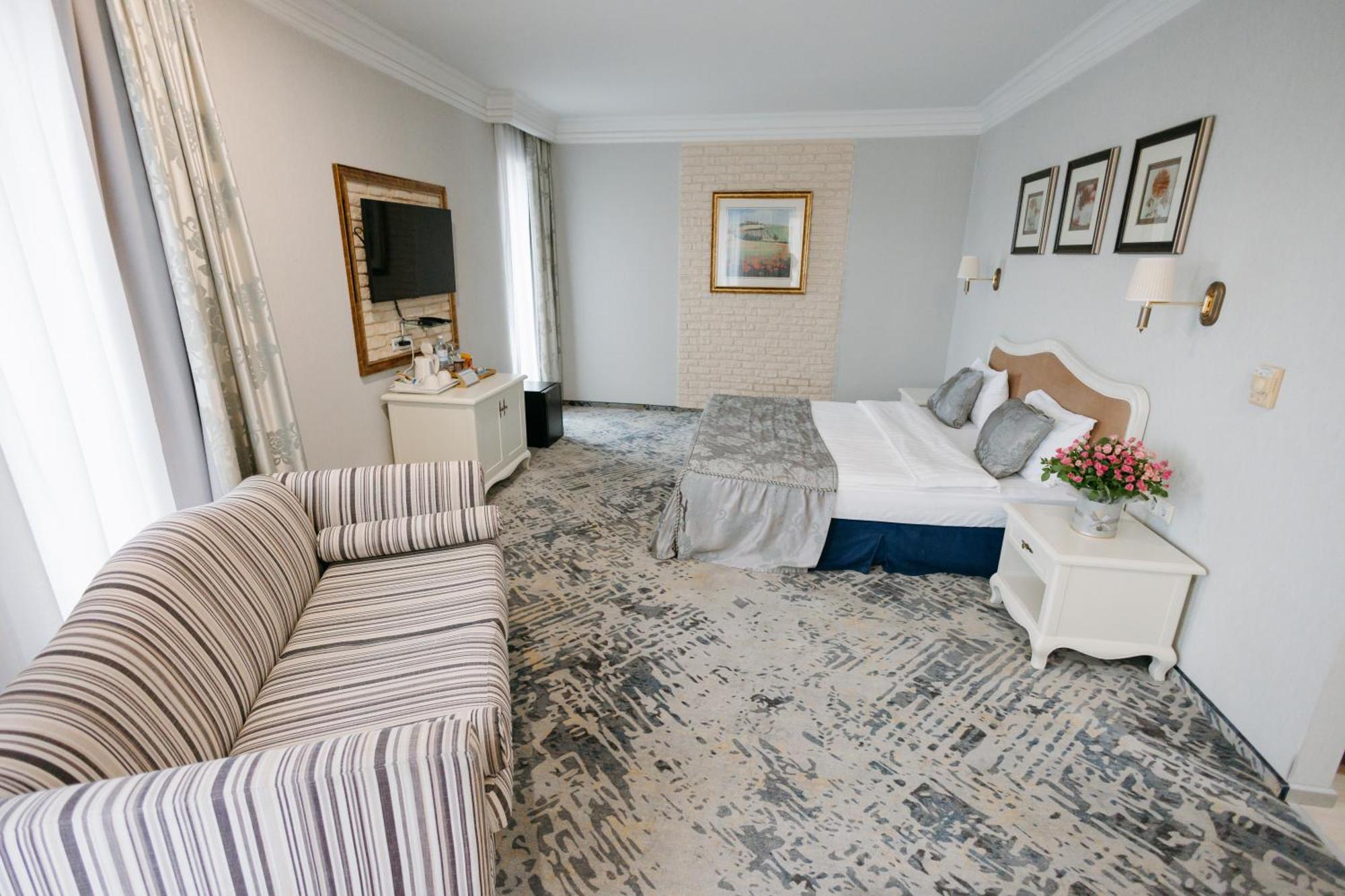 Junior Suite,1614790099:JPEG